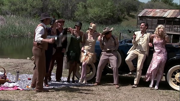 Bobbi Starr, Dylan Ryder, Julia Ann und Natasha Marley Outdoor-Orgie