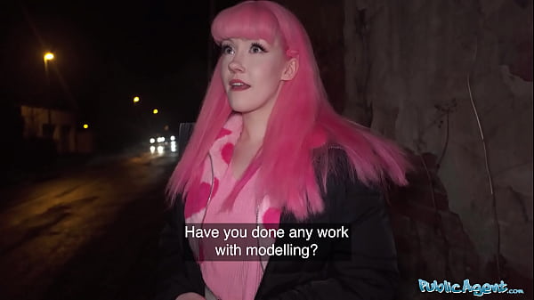 Agente público. Le quité el cinturón de castidad y le di un creampie en su coño mojado.