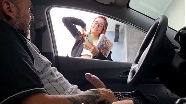 Masturbazione rischiosa per strada in pubblico per una bomba per strada!