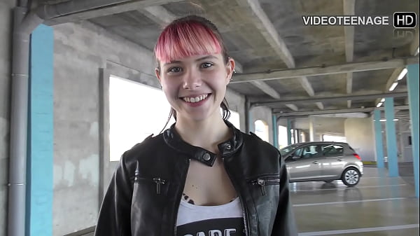 Cute 18 years Luna does her first porn casting