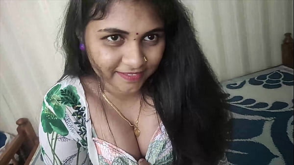 Ragazza indiana a letto con l'amante, condivide baci morbidi e tocchi giocosi