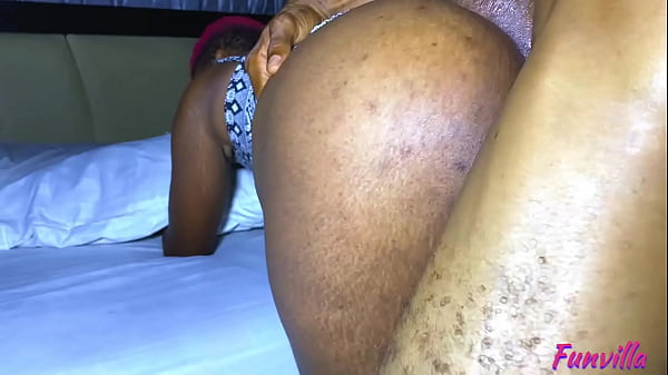 Atemberaubende junge Mädchenposen