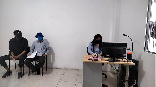 Giám đốc điều hành SEXY đụ nhân viên mới của cô ấy - cô ấy đưa nó cho anh ta vào mông