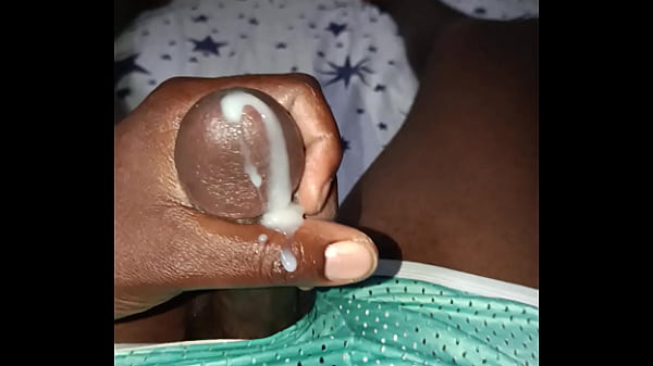 Masturbarsi a mezzanotte e rilasciare un'enorme sborrata