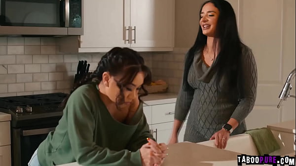 Người mẫu teen sexy cumshot