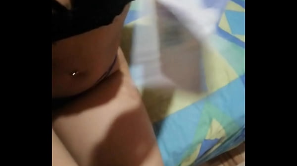 Bellissima teenager balla in modo sexy