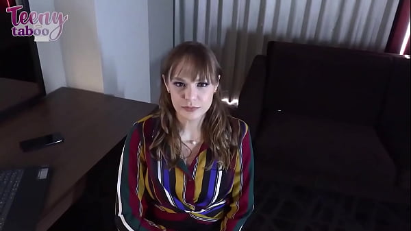 Erstaunlich heißer Teenie zeigt sich