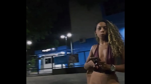 Linda Menina Adolescente posa em anal