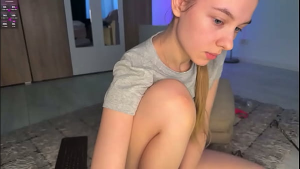 Spielen Sie mit der Muschi vor der Webcam