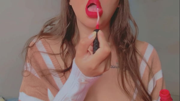 Sensuale ragazza teenager si mostra in anale