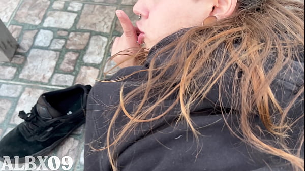 ¡Quiero chuparte la polla YA! ¡Aquí en la Terraza! gracias mi amigo