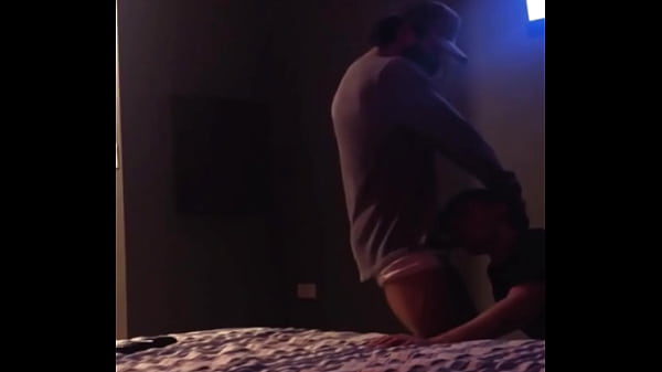 mi mejor amigo hetero me deja probar su pocha después de unos tragos