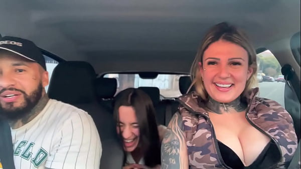 Attraktives Teenie-Mädchen tritt im Amateurbereich auf