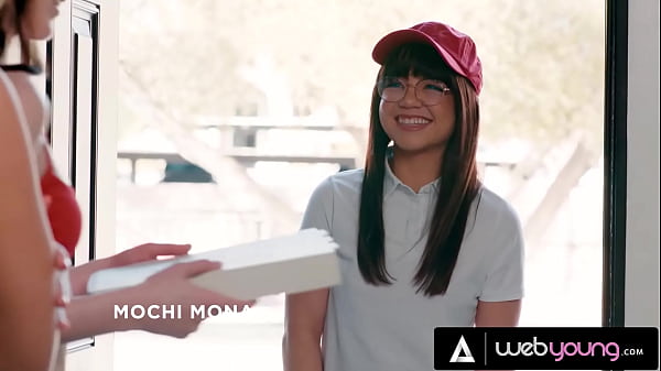 Adolescente encantadora y caliente se divierte - Desconocido