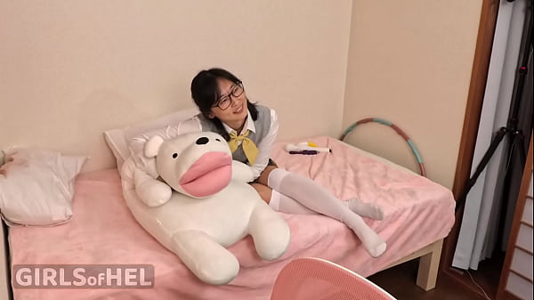 She doesn'_t mind me watching - Naughty stepdaughter plays with herself