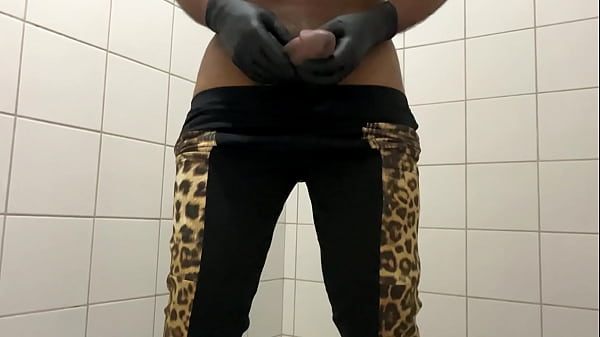 Heißes, verspieltes Teen zeigt sich - bisexuell