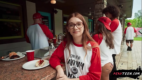 Reunión familiar con la hermanastra pervertida de mi mejor amigo