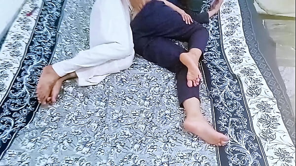 Desi Süßes schüchternes Mädchen hat ihre erste Erfahrung - Desi Village Girl First Time Sexvideo