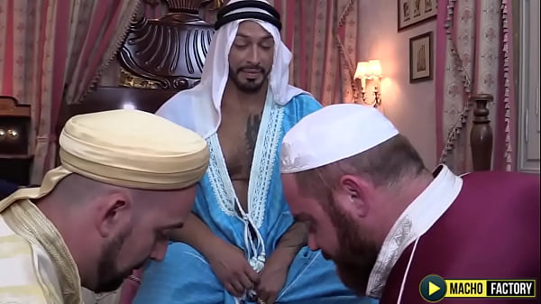 MachoFactory: i muscolosi Viktor Rom e Santi Noguera hanno una folle sessione di orgia