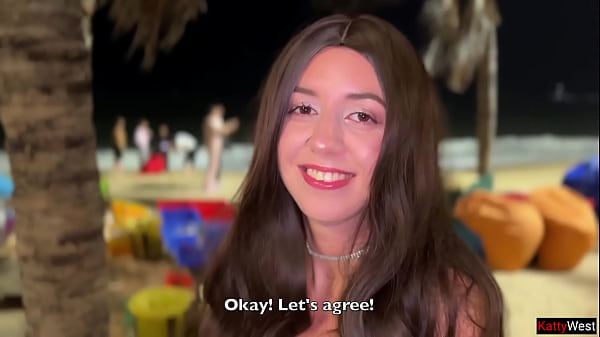 La lingerie per adolescenti prende in giro il video