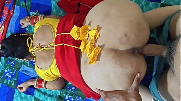 Tua nuora è una ragazza così dolce con la sua chiara voce hindi.