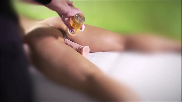 Dietro le quinte: stimolazione della fica prima della gangbang