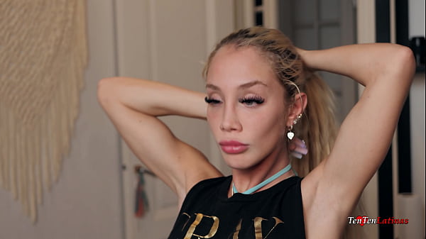 Blonde, zierliche, dünne Barbie, weißes Mädchen, Blowjob und Hardcore-Fick