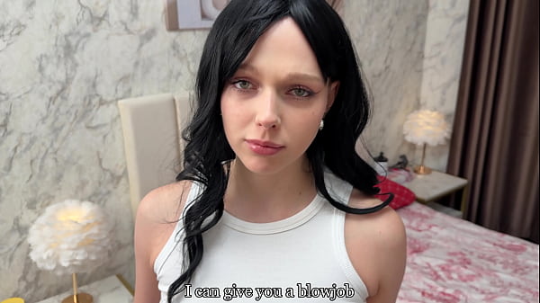 Süßes Teenie-Mädchen mit großem Arsch