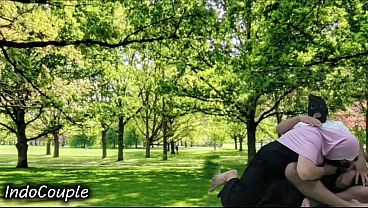 इंडो बोकेप रियल कपल आउटडोर सेक्स। सार्वजनिक पार्क में मुस्लिम जोड़े का मामला