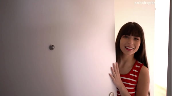 पड़ोसी मेरा ओवन ठीक करता है इसलिए मैंने उसे मुझे चोदने दिया - मुख-मैथुन, कुत्ता, वीर्य निगलना