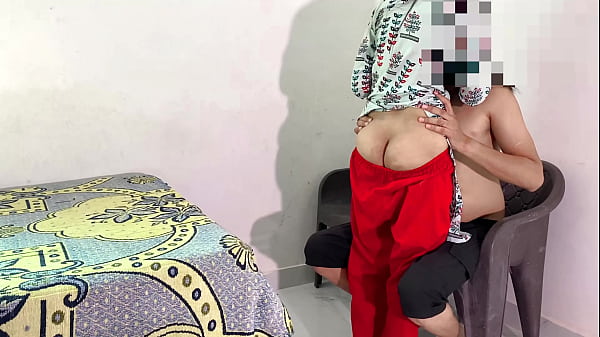 The thirsty Bhabhi got herself fucked by the servant and became a mare after getting naked in front of the servant.