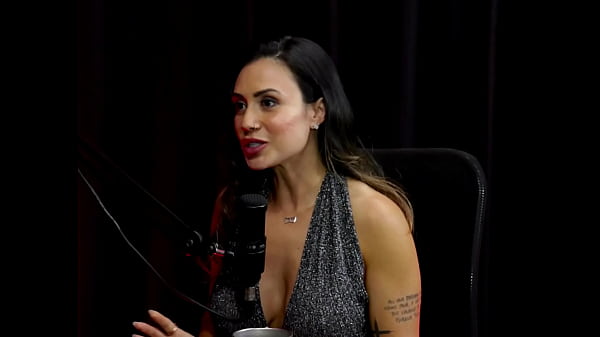 Foi abordada de forma agressiva, tem apoio do marido, n&atilde_o grava com homens, e os conte&uacute_dos aflorou a sua bissexualidade - Taluane Boom (WATCH ON: SHEER/RED)