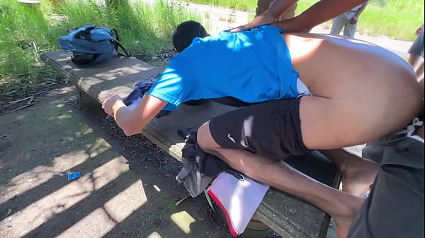 Die größte Schlampe auf dem Weg, jede Menge Milch in ihren Ärschen.