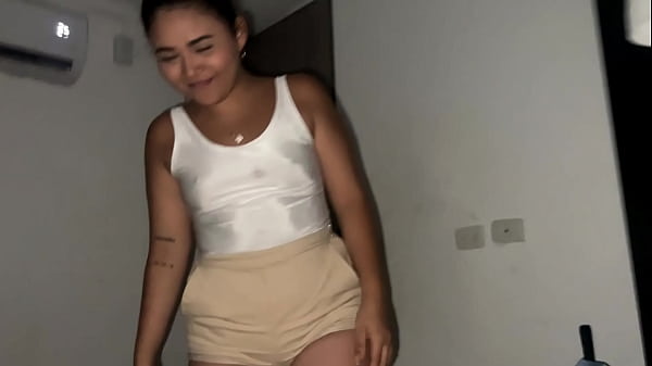 Termin&oacute_ la fiesta pero ella quer&iacute_a sexo anal toda la noche