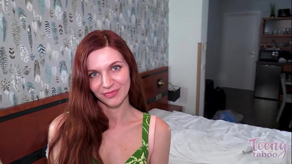 令人惊叹的热情青少年姿势