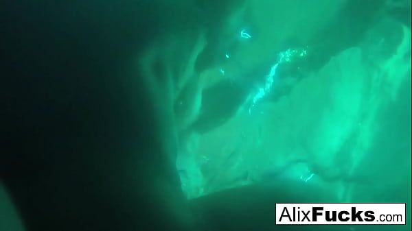 Câmera escondida subaquática diversão lésbica com Alix e Jenna