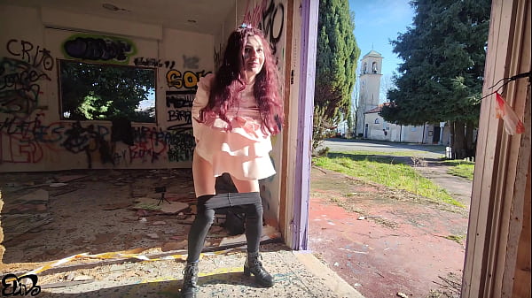 PornVLOG - Pecorina amatoriale italiana in un luogo abbandonato