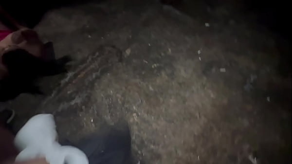 Sposata con un agente di polizia, perde il telefono e trapelano video in cui fa sesso sulla spiaggia di Ipanema