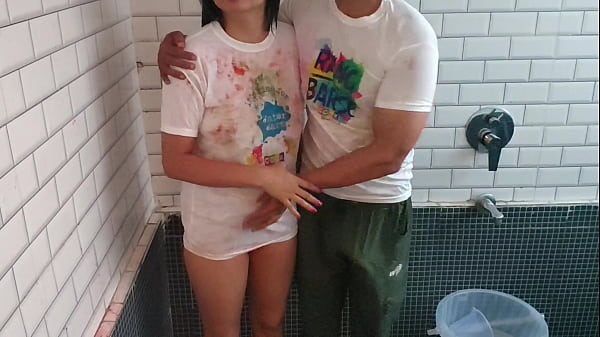 Holi speciale: il fratello ha scopato duramente Saara mentre lei voleva giocare a Holi con gli amici