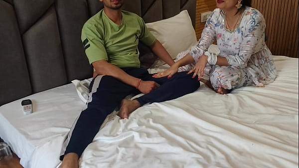 Dễ thương Teen Girl dải trong hậu môn