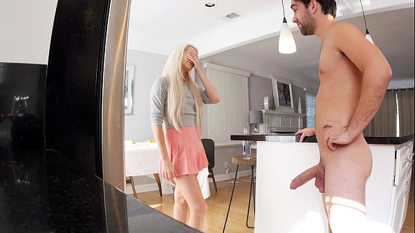 Logan vuole scopare una bella tata dopo aver visto il suo spettacolo in cam