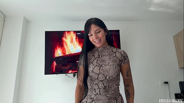 Bellissima teenager balla in modo sexy