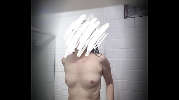 छिपे हुए कैमरे ने शरारती माँ को एयरबीएनबी बाथरूम में हस्तमैथुन करते हुए पकड़ा - वास्तविक दृश्यरतिक फुटेज! (भाग 2)