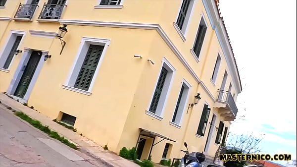 Il culo stretto di una ragazzina viene scopato da un cazzo enorme in vacanza!!! | Vlog sul sesso