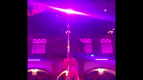 Heißes junges Mädchen posiert