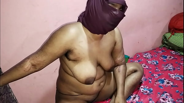 Une ado amateur sexy s'amuse