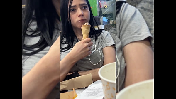 Bạn tôi dùng tôi làm món tráng miệng và vào trong tôi. Tôi hy vọng mình không có thai