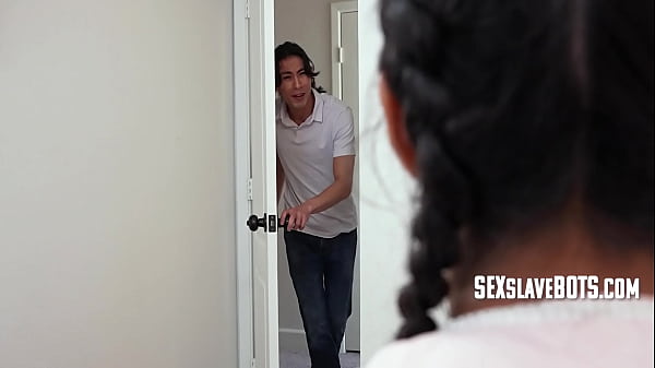 Stepbro Mods Stiefschwester spielt den Bot und fängt an, die Muschi ihres Besitzers auszulecken | SexSlaveBots
