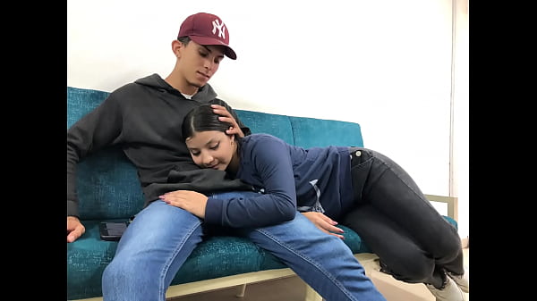 QUIET FRIEND REST - minha amiga loira de 18 anos sente meu pau na boca