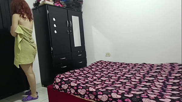 Entraînement sexy, une ado s'exhibe